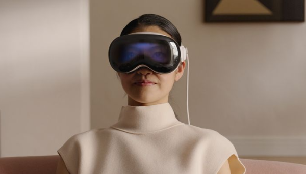 Apple Vision Pro Headset look like ski goggles